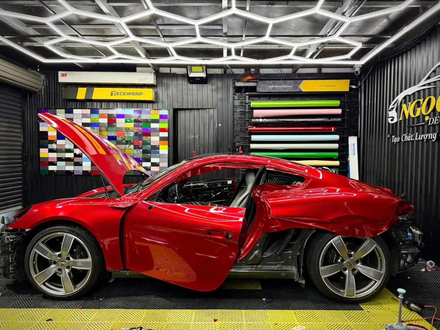 Porsche 718 - Wrap Đổi Màu Đỏ Bóng 