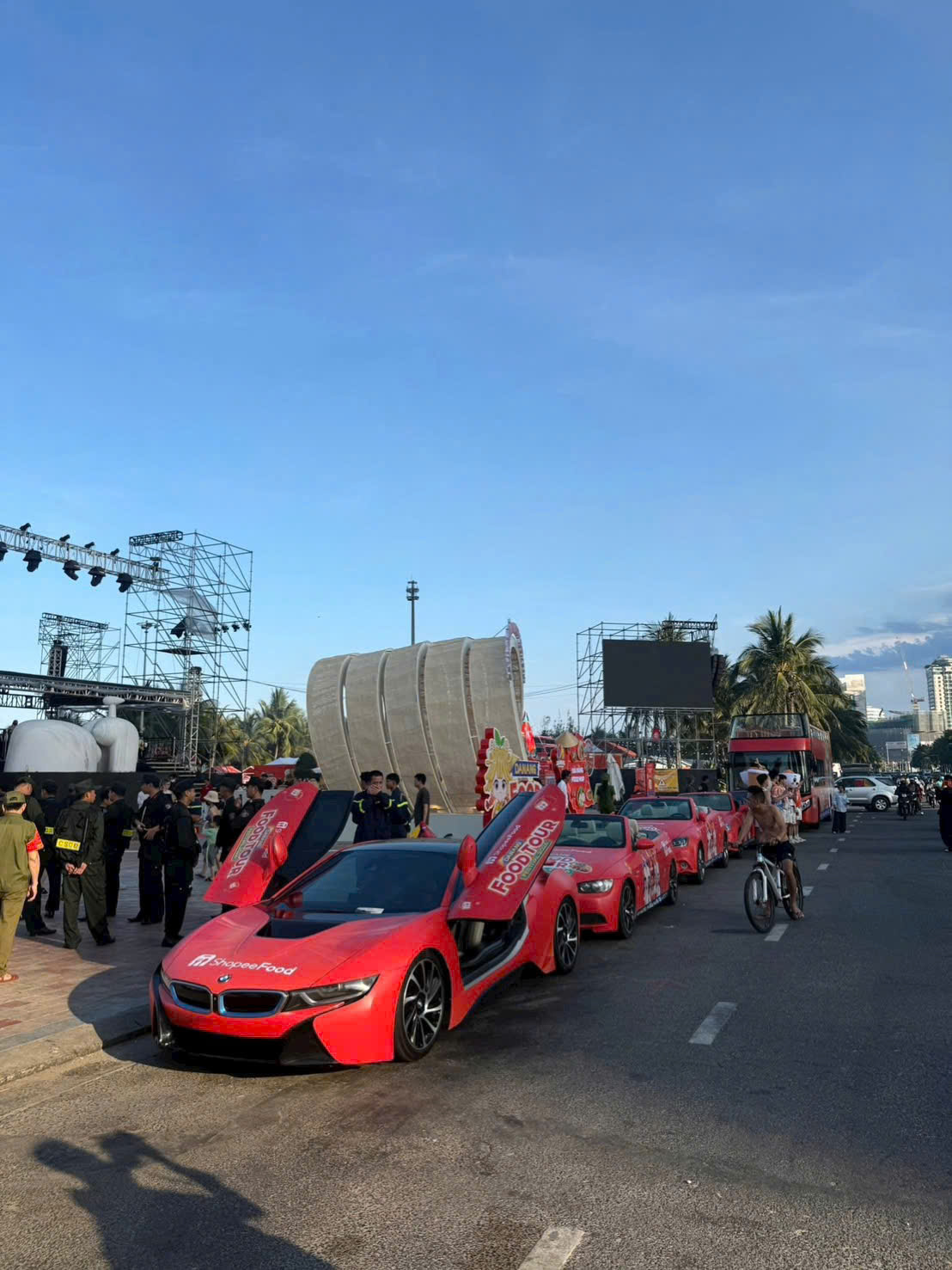 Dự án đổi màu cùng dàn siêu xe " Shopee Food Festival " 